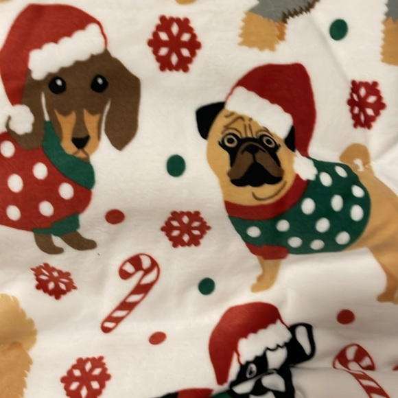 •NWT• WINTERGREEN // Dog-Themed holiday pattern sherpa blanket/throw // fleece - Picture 7 of 10